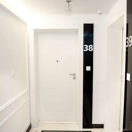 Amelia Apartment